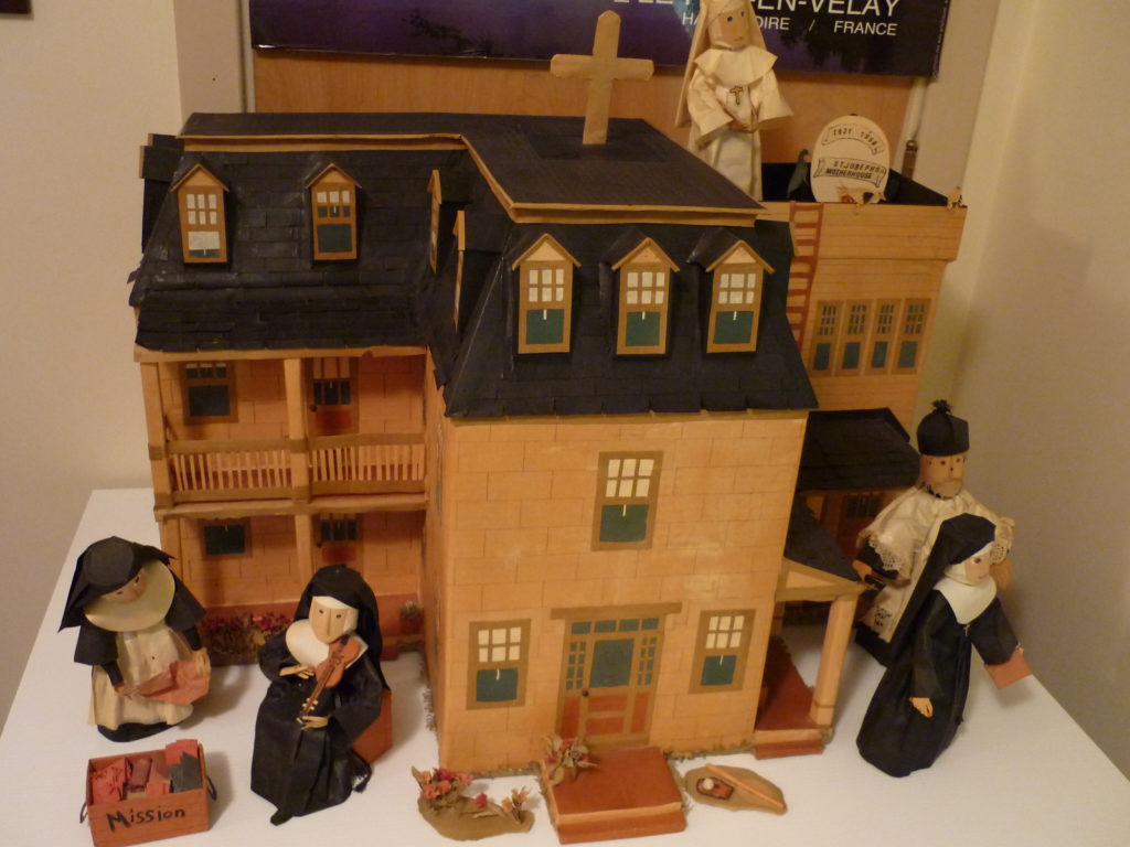 Paper model of original Pembroke Motherhouse. Paper model of original Pembroke Motherhouse.